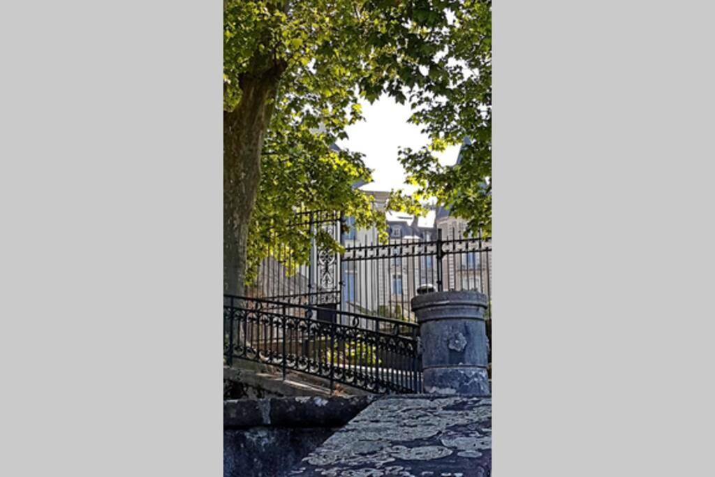 Magnolia : Superbe Deux-Pieces Quartier Du Chateau ポー エクステリア 写真